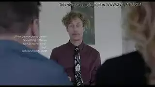 جيليان يانسون تئن بينما يمط القضيب الأسود كسها المشعر