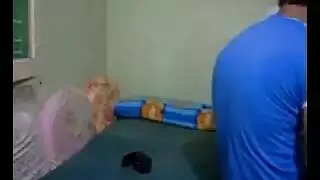 كاميرا سرية تلتقط جلسة نيك سرير عنيف لزوجين مصريين