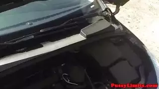 جماع فموي قاسي وحلق عميق لنجم الإباحة المستسلم