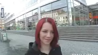 عاهرة تتحدث بقذارة تُدَك بقوة في مقطع إباحي