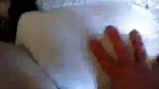 فتاة مولعة بالقضيب تمارس الجنس الصعب مع ألعابها الجنسية