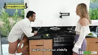 قيوطات ممتلئات تشاركن قضيبًا كبيرًا لمص قاسي مزدوج ونيك