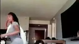 من المرح السكر إلى الإباحية السحاقية: مغامرة جنس جماعي