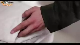 صاحب البيت دخل على الخدامه وشفها بتستحمي هج عليها