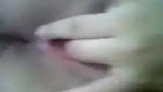 فيديو تجسس إباحي: سمراء تلمس نفسها مكتشفة بكاميرا خفية