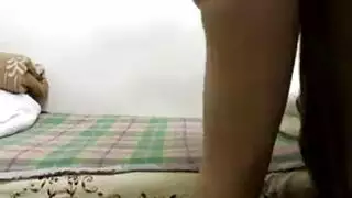 عشيقة مصرية في الشبق تطلب ضربات عنيفة على السرير