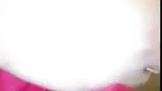 ربة منزل مثيرة في ملابس داخلية تمارس الجنس مع صديقتها بقوة