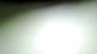 الأم الألمانية في الجوارب تأخذ السائل المنوي على أرضية المطبخ