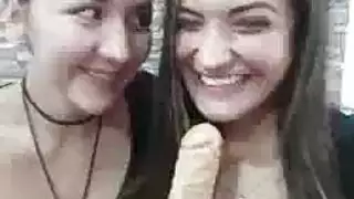 سحاقيات لاتينيات عاهرات يستكشفن كل فتحة بألعاب الجنس