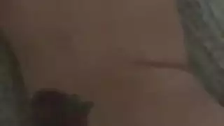 فتاة آسيوية نحيفة الصدر تتعرض لتلقيح مهبلي مكثف