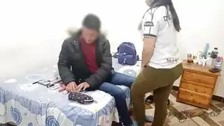 مشهد إباحي: فتاة مصرية تُنكح في أوضاع جامحة