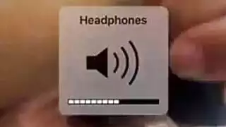 الفتاة السمراء الممتلئة تحصل على جلسة الجنس المعتادة