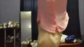 ابتلاع كل سنتيمتر من زبي الجميل في فعل خشن