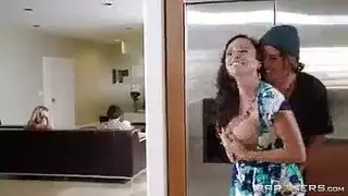 الأخت مفكره حاله سكسيه الأميراه