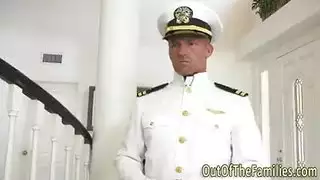 خيال ثنائي الميول: الزوج يأخذ قضيبًا بينما تصور الزوجة الفعل الإباحي