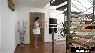 تدريب عاهرة شرجية مع فحل ناضج قاسي وقذر