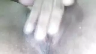 استمناء صريح: فتاة عربية جميلة تصل لهزة قوية