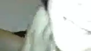 فعل جنسي مزدوج: جيني غريس وشيرا تشاركان صديقهما المشاكس