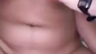 أوgy عربي ساخن: فحل ينيك زوجته وأختها الصغيرة معًا