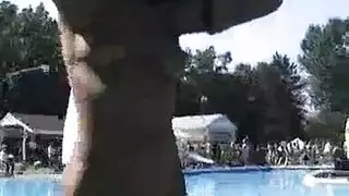 مشهد إباحي: عاهرات منتشرات على نطاق واسع ويتأوهن