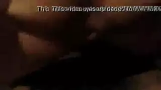 فحل سوري يحصل على خدمة فموية محترفة