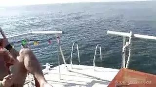فتيان بحريون: جماع شرجي متوحش على القارب