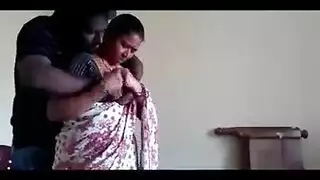 سيدة ناضجة جائزة تتعرض للضرب بقوة من شاب ضخم