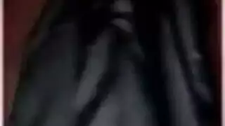 ‫فتاة محجبة مغرية تخلع كل ملابسها في عرض عاري منفرد صريح‬