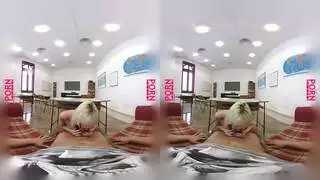 يحتاج لقضيب كبير داخله الآن