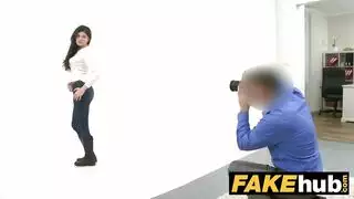 منصة أفلام إباحية فاخرة تعرض امرأة إيبوني مغرية