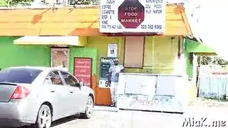 بنت صغيره ترتعش من الزب الاسود الكبير