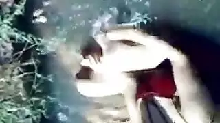 إباحية علنية: توظيف فتيات القرية الشهوانية للجنس