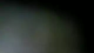 عربية فاتنة ذات أثداء كبيرة تتعرض لجنس عنيف ومص عميق