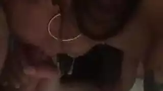 ضاجعة المالك في المكتب: إيفا تبلع قضيبه ثم تأخذه من الخلف