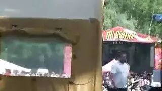 سحب صاحبته لممارسة جنس جامح خلف مكان الحفلة