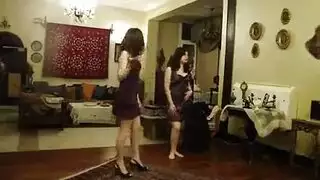 بورنو عنيف: شراميط عربيات في بيت دعارة يحصلن على ملء مهابلهن