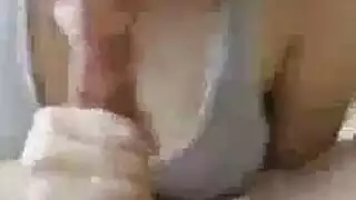 قذف عميق مغرٍ: محترفة مصرية تبتلع القضيب العربي بمهارة