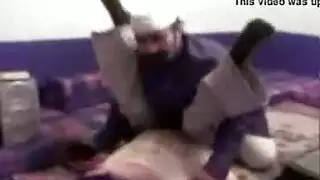 سكس عربي نيك مع رجل ناضج و شرموطتين