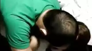 شرجي عنيف مع عاهرة مثيرة