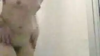 بوكاكي مع مخنث: حفلة مع متحول مغطى بالسائل المنوي