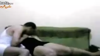 يروح لصاحبته في البيت