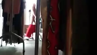 ضربة عيد الميلاد: سانتا يضرب فرجها بحمولة من السائل المنوي