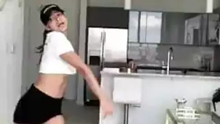 مهبل هذه الشقراء جاهز لرحلة جنسية صارخة حتى هزة الجماع