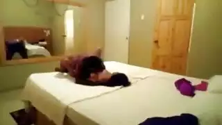 سحاقيات على الويب: جلسة جماع بعضو صناعي ولعب شرجي