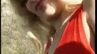 أم مثيرة تظهر فتحتها الضيقة