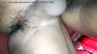 منسية في الفصل: فتاة جامعية تُترك لعملية نكاح جماعي قاسية