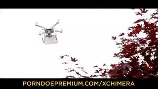 شقراء عاهرة تتباهى بفرجها في حمام مليء بالفقاعات