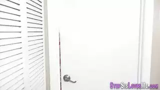 خدمة فموية مراهقة تؤدي لجنس مدفوع قاسي