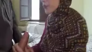 عربي ثخين يهيمن في جلسة جماع خام