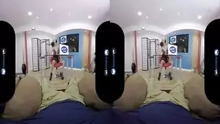 جنس تكنولوجي: تجربتها الأولى الصريحة في الواقع الافتراضي